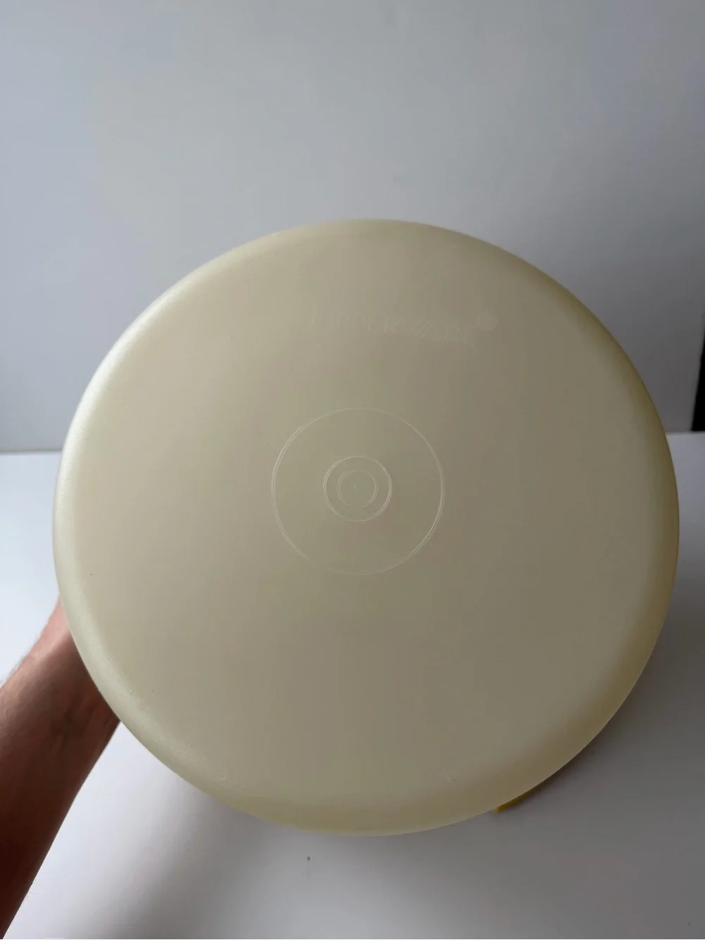 Vintage Tupperware 2-Layer Cake Taker with Yellow Base & Carry Handle.